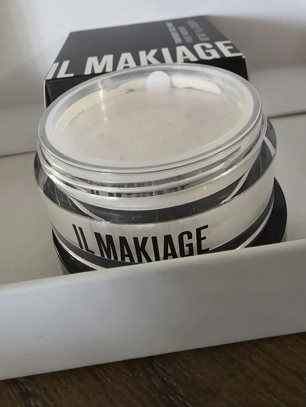 IL Makiage Transparent Loose Powder